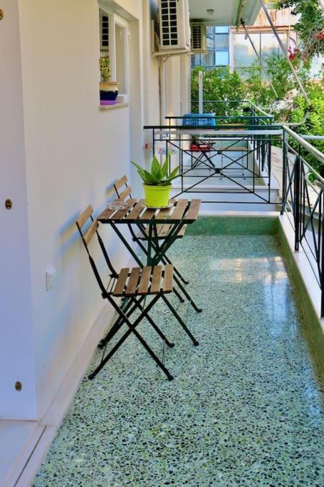 Apartamento Glyfada Path Of Poets Atenas Exterior foto