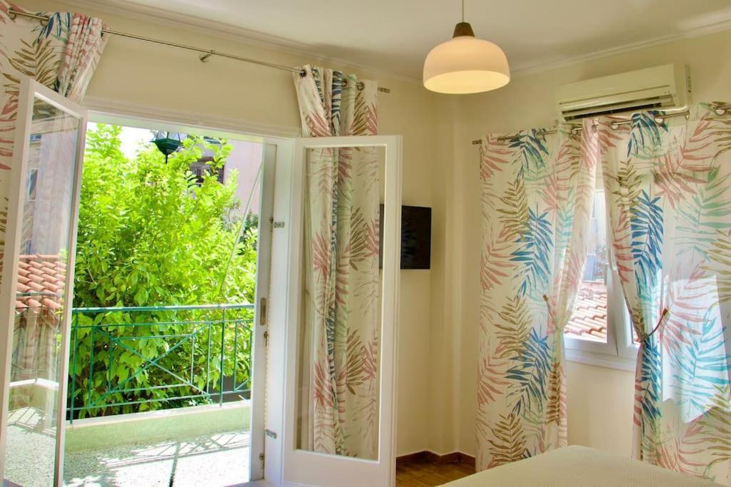 Apartamento Glyfada Path Of Poets Atenas Exterior foto