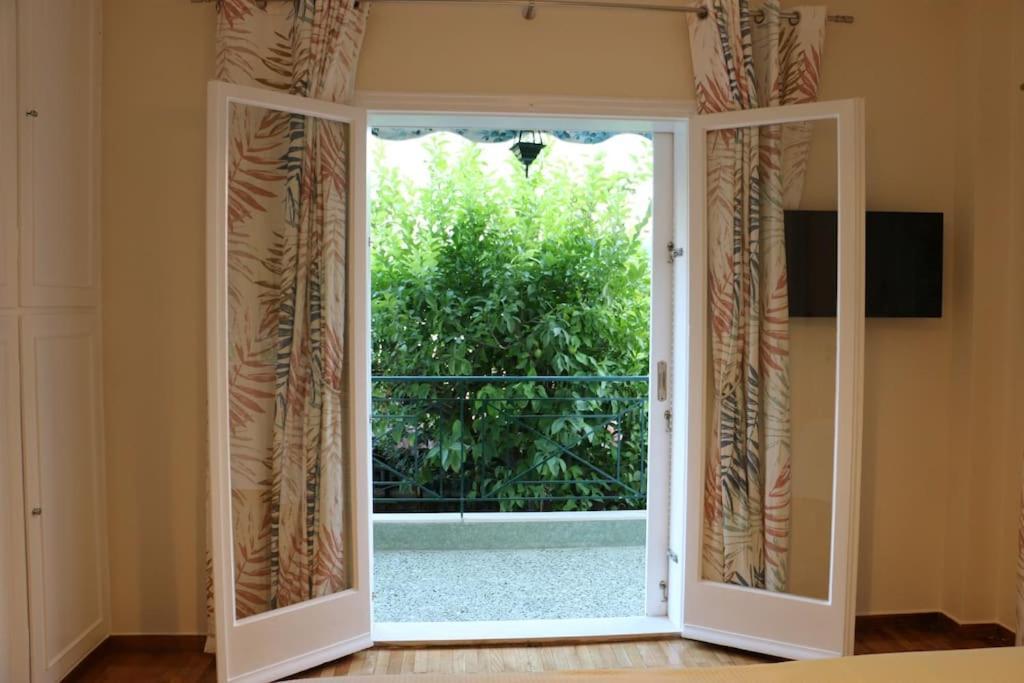 Apartamento Glyfada Path Of Poets Atenas Exterior foto