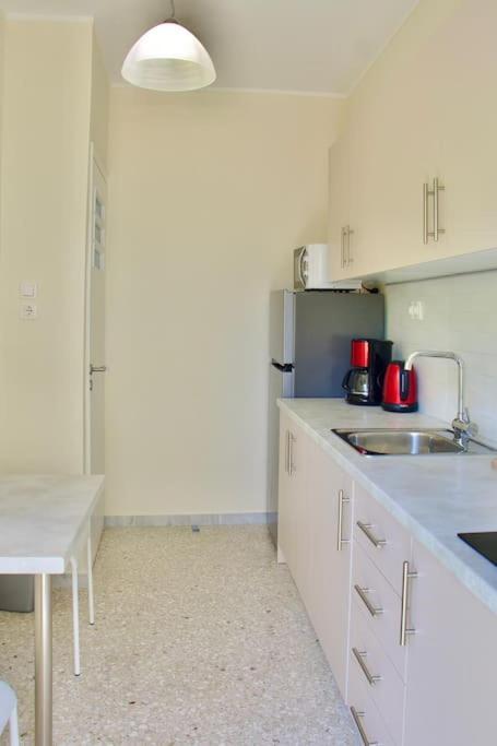 Apartamento Glyfada Path Of Poets Atenas Exterior foto