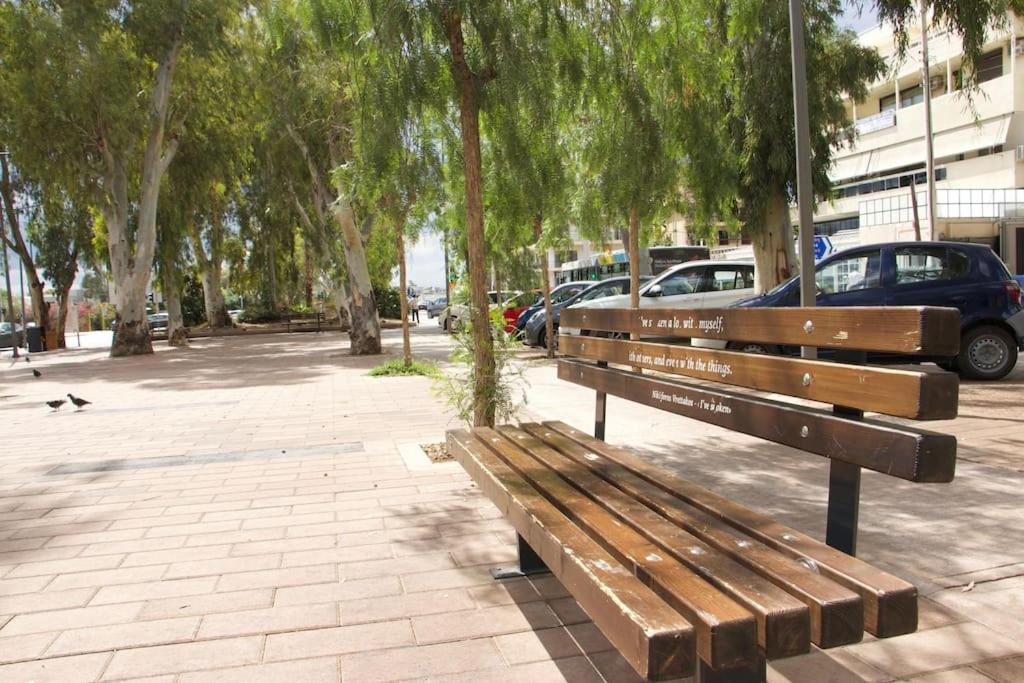Apartamento Glyfada Path Of Poets Atenas Exterior foto
