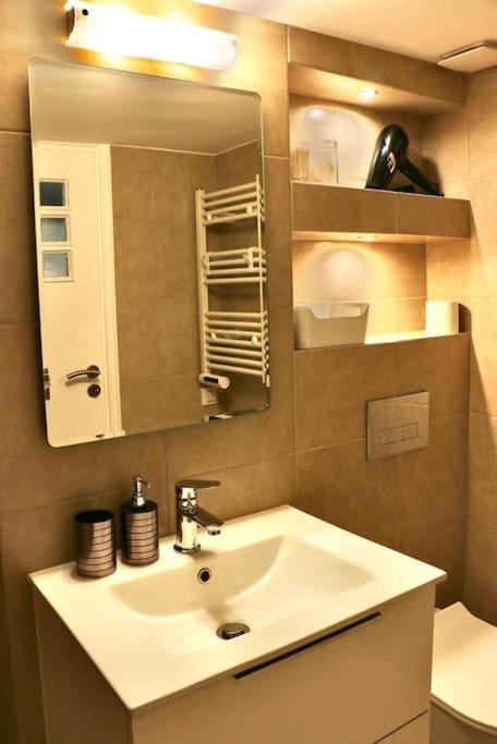 Apartamento Glyfada Path Of Poets Atenas Exterior foto