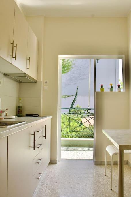 Apartamento Glyfada Path Of Poets Atenas Exterior foto